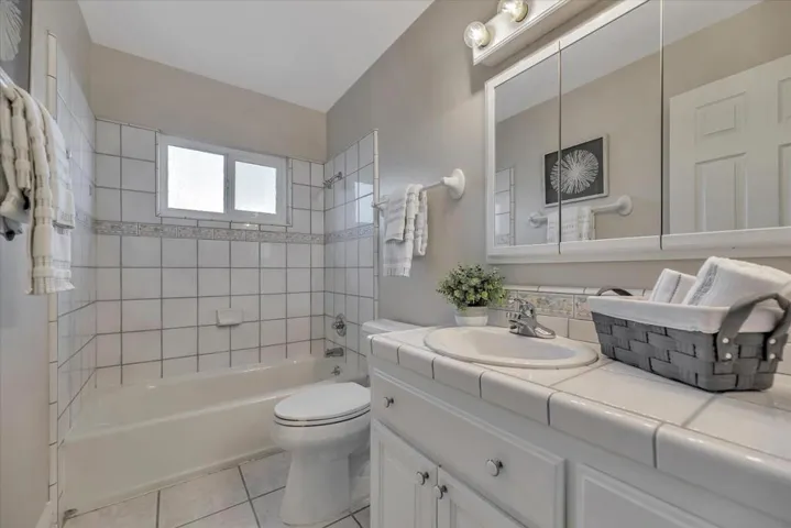 840 W 8th Street, Gilroy, California 95020