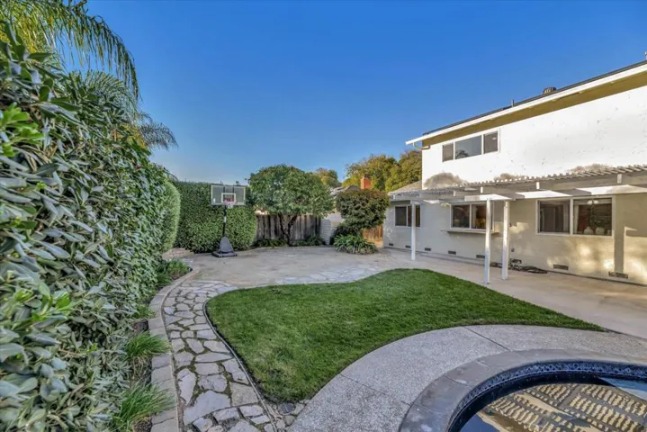 840 W 8th Street, Gilroy, California 95020