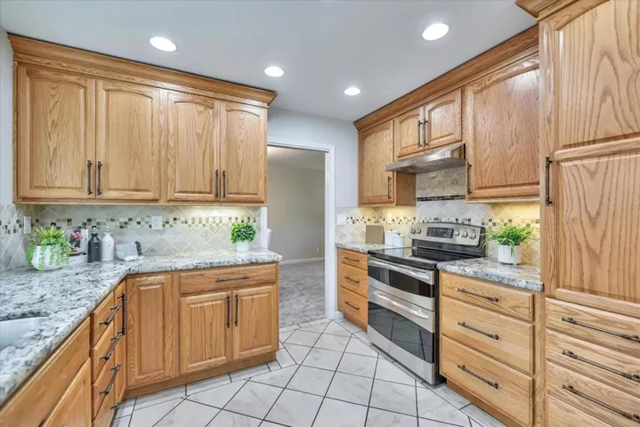 840 W 8th Street, Gilroy, California 95020
