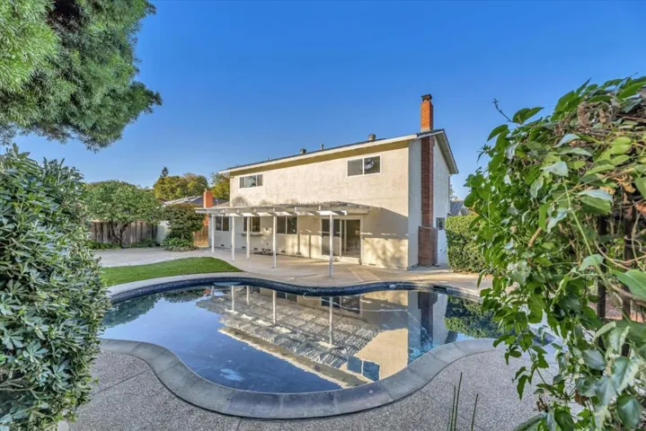 840 W 8th Street, Gilroy, California 95020