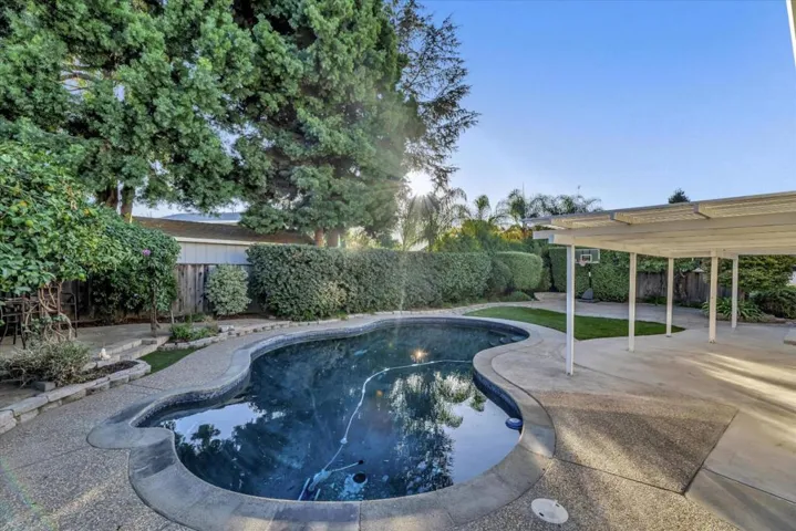 840 W 8th Street, Gilroy, California 95020