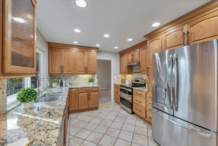 840 W 8th Street, Gilroy, California 95020
