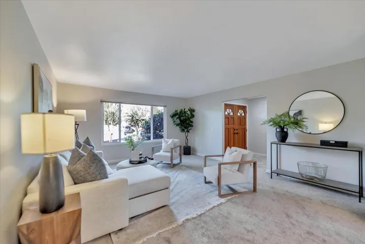 840 W 8th Street, Gilroy, California 95020