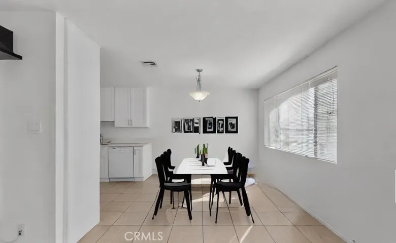 18547 Collins Street B22, Tarzana, California 91356