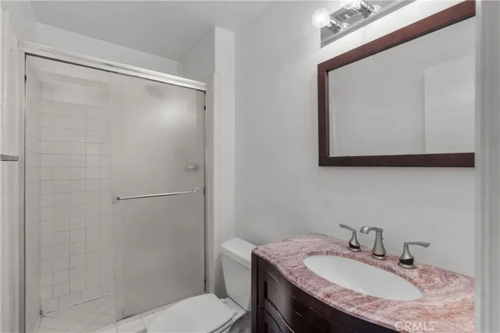 18547 Collins Street B22, Tarzana, California 91356