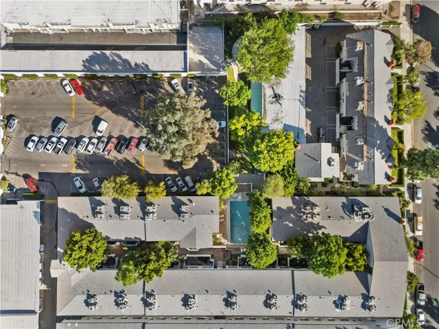 18547 Collins Street B22, Tarzana, California 91356