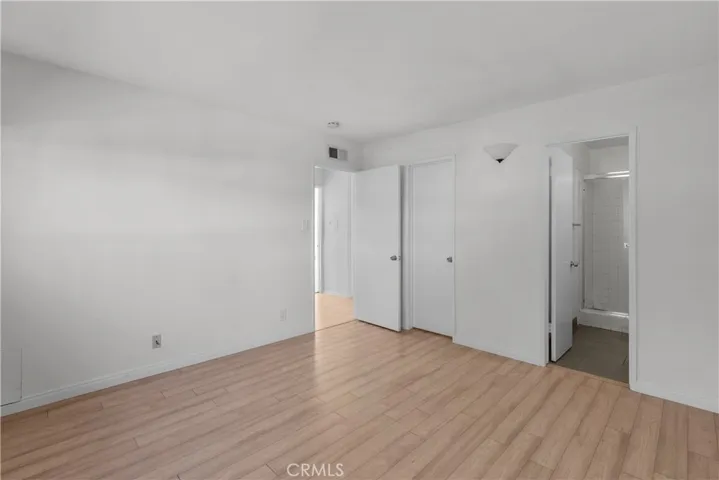 18547 Collins Street B22, Tarzana, California 91356