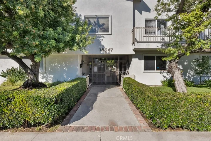 18547 Collins Street B22, Tarzana, California 91356