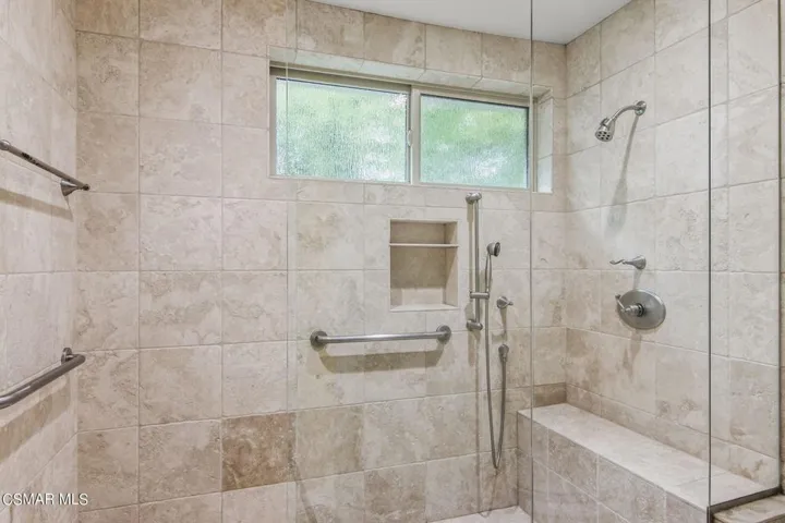 29-web-or-mls-UpMarketMedia3276Blu-132
