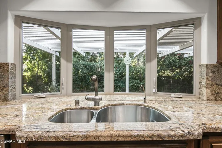 22-web-or-mls-UpMarketMedia3276Blu-099