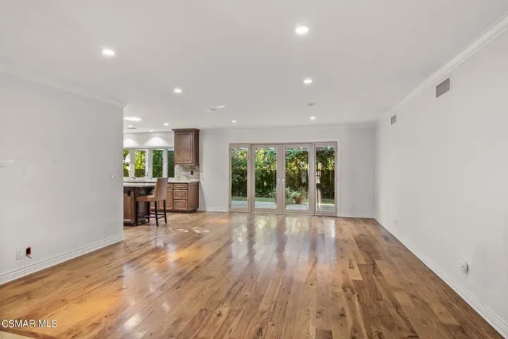15-web-or-mls-UpMarketMedia3276Blu-069