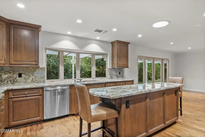 20-web-or-mls-UpMarketMedia3276Blu-111