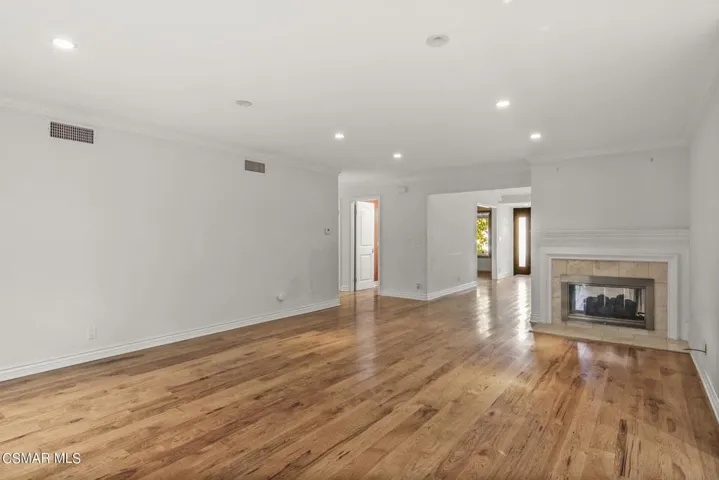 17-web-or-mls-UpMarketMedia3276Blu-087
