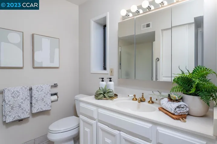 Spacious Bathroom