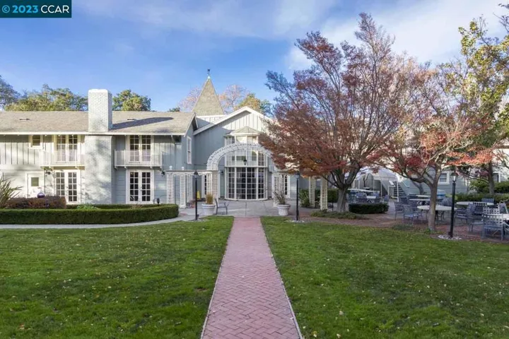 Dollar Clubhouse