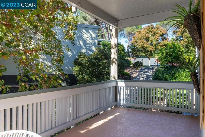 Wrap-arround deck