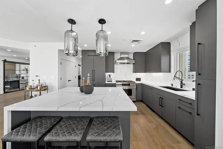 700 W Harbor Drive 1704, San Diego, California 92101