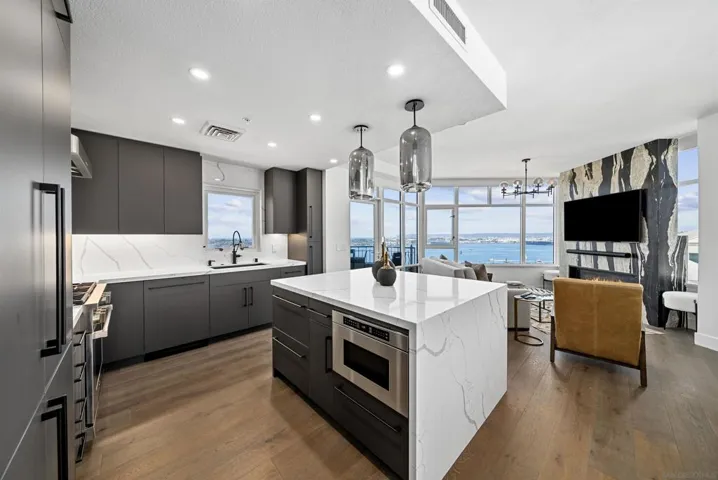 700 W Harbor Drive 1704, San Diego, California 92101
