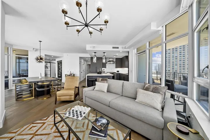 700 W Harbor Drive 1704, San Diego, California 92101
