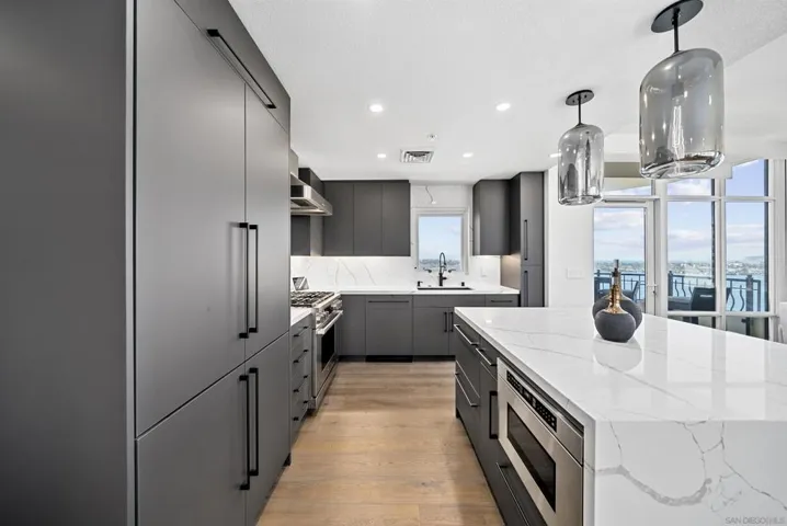 700 W Harbor Drive 1704, San Diego, California 92101