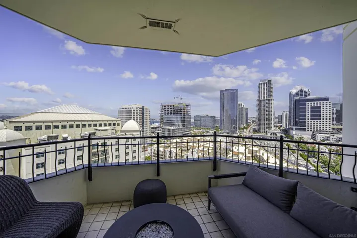 700 W Harbor Drive 1704, San Diego, California 92101