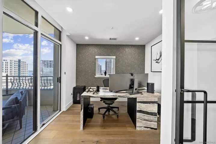 700 W Harbor Drive 1704, San Diego, California 92101