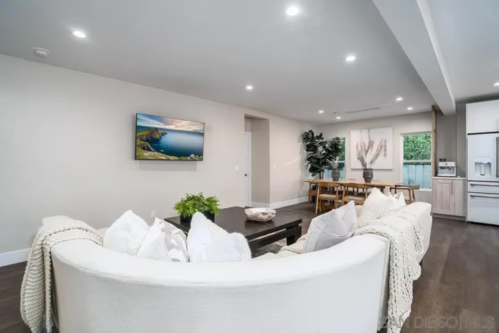 364 San Elijo St., Point Loma, California 92106