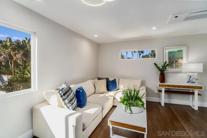 364 San Elijo St., Point Loma, California 92106