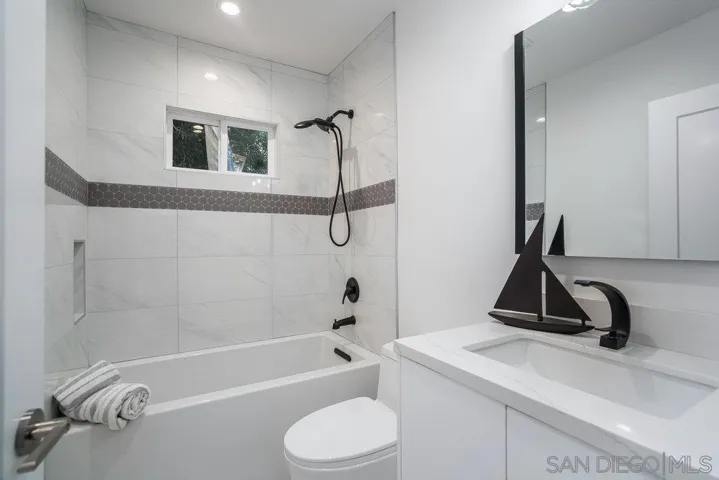 364 San Elijo St., Point Loma, California 92106