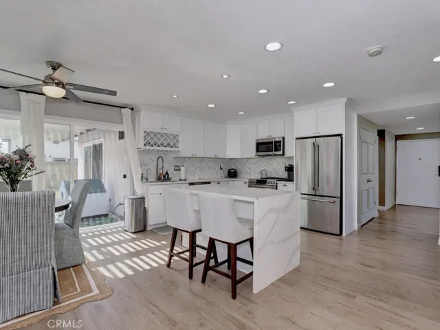 Kitchen island with​​‌​​​​‌​​‌‌​​‌​​​‌‌​​​‌​​‌‌​​‌‌​​‌‌​​​​ seating