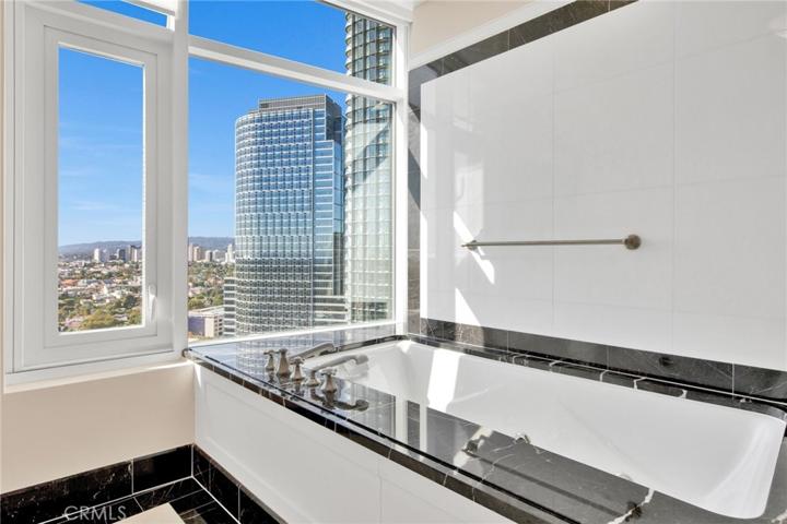 1 W Century Dr Unit 17A, Los Angeles, California 90067