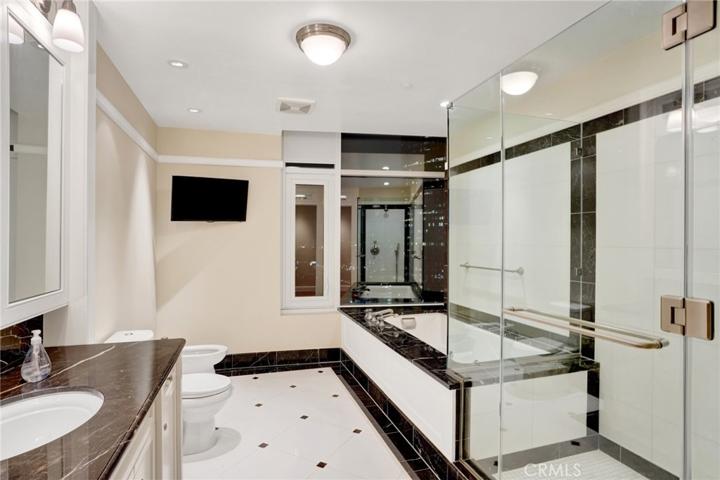1 W Century Dr Unit 17A, Los Angeles, California 90067