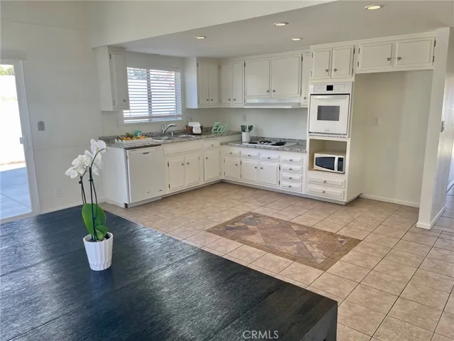 Spacious Kitchen/ Dining area