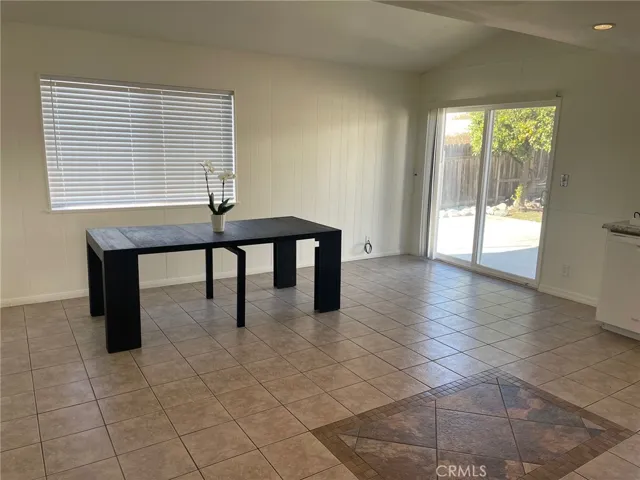 Eat-in Kitchen