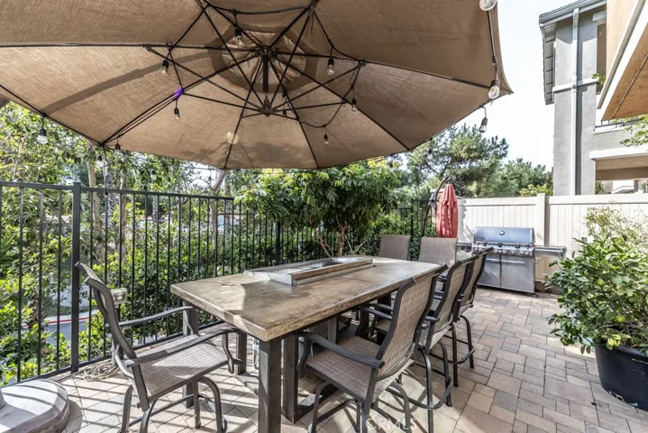 Teppan Grill Table & 8 Chairs Included