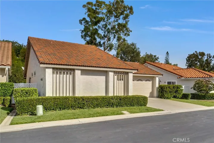 23747 Calle Azorin, Mission Viejo, California 92692