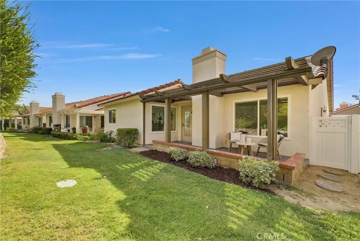Patio configured to maximize privacy