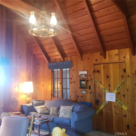 269 Hillside Road, Lake Arrowhead, California 92352