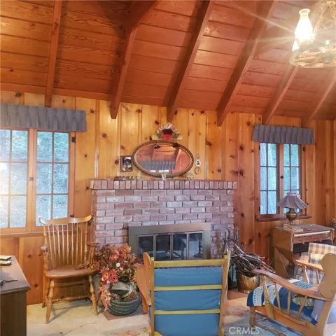 269 Hillside Road, Lake Arrowhead, California 92352