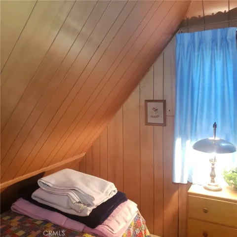 269 Hillside Road, Lake Arrowhead, California 92352