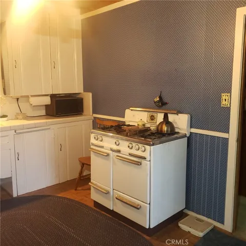 269 Hillside Road, Lake Arrowhead, California 92352
