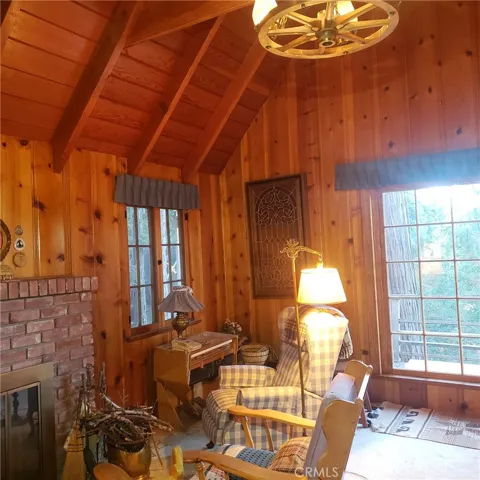 269 Hillside Road, Lake Arrowhead, California 92352