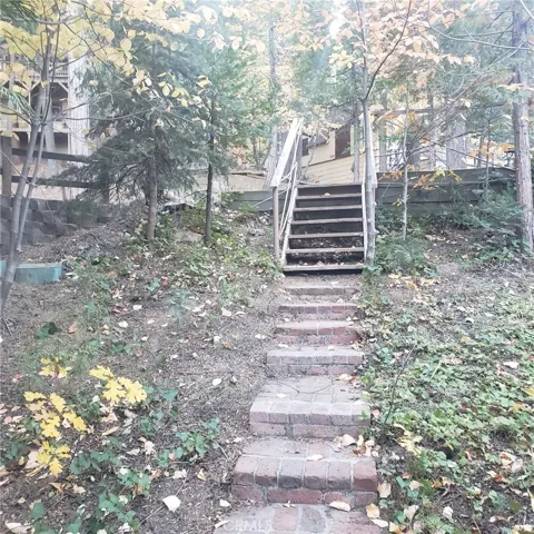 269 Hillside Road, Lake Arrowhead, California 92352