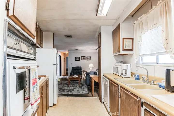 8811 Canoga Avenue 535, Canoga Park, California 91304
