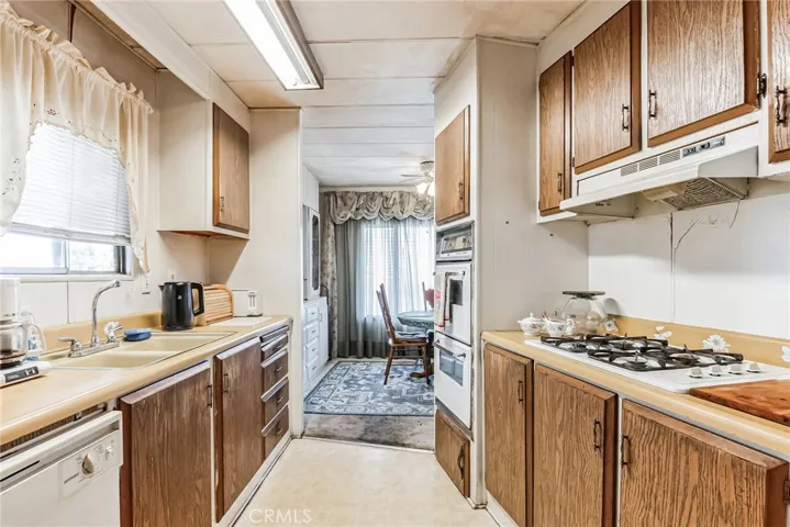 8811 Canoga Avenue 535, Canoga Park, California 91304
