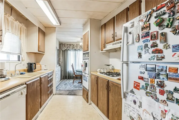 8811 Canoga Avenue 535, Canoga Park, California 91304