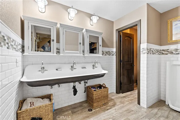 Ensuite bathroom with sink to accommodate three people, there are also two toilets and three two showers.