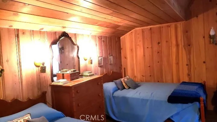 270 Hillside Road, Lake Arrowhead, California 92352
