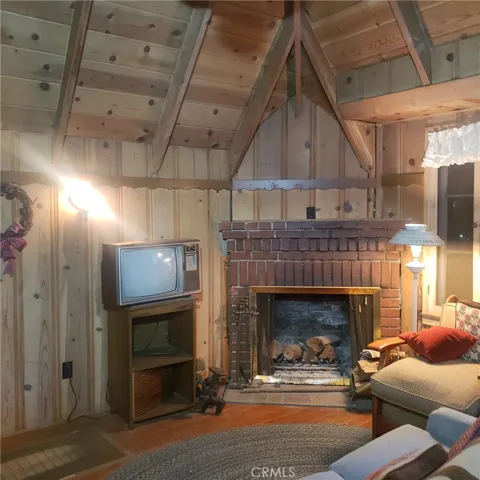 270 Hillside Road, Lake Arrowhead, California 92352
