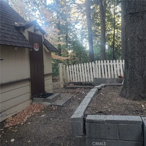270 Hillside Road, Lake Arrowhead, California 92352